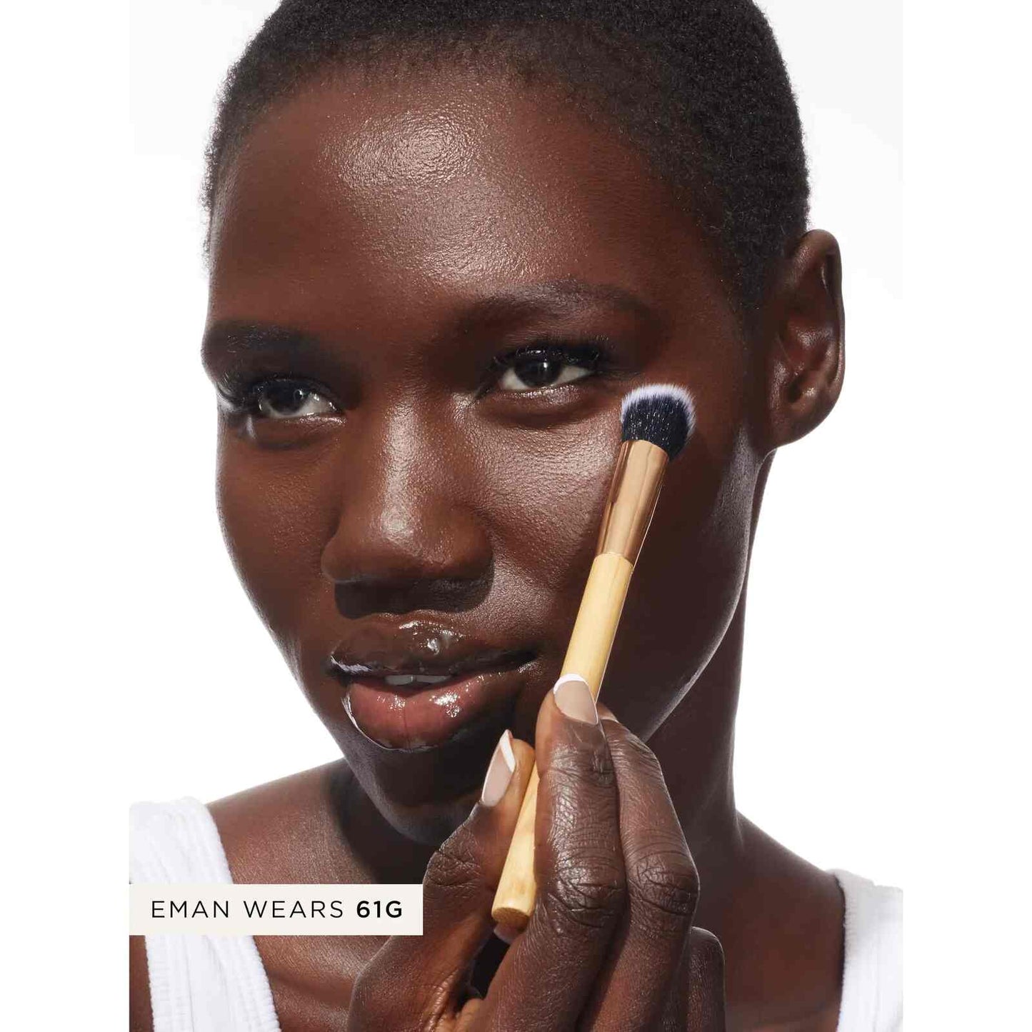 Seamless Angled Paw Concealer Brush – Flawless Precision Application